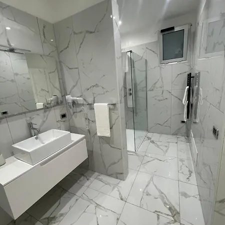 לינה וארוחת בוקר Rossini Luxury 3