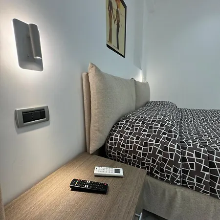 לינה וארוחת בוקר Rossini Luxury 3