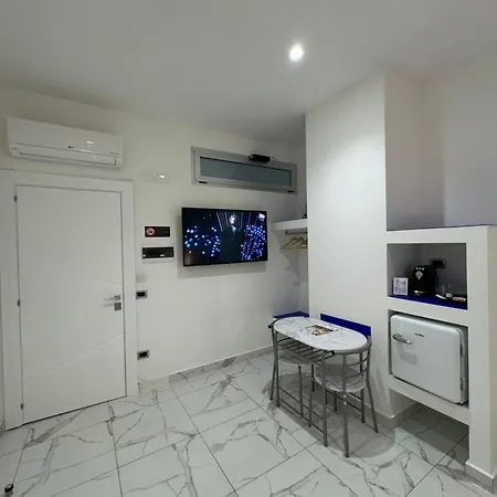 לינה וארוחת בוקר Rossini Luxury 3 4*