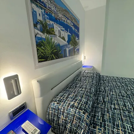 לינה וארוחת בוקר Rossini Luxury 3 4*